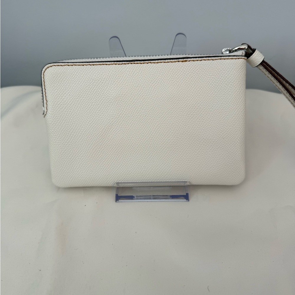 Coach x Disney Minnie Mouse Boombox Wristlet - Picture 2 of 5